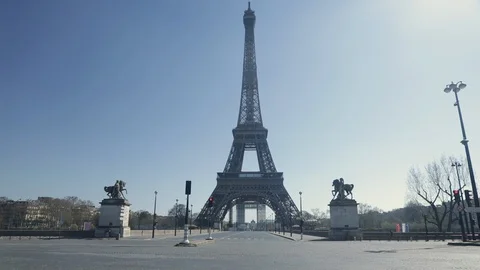 Paris confinement Eiffel Tower Stockbeeldmateriaal 127427534
