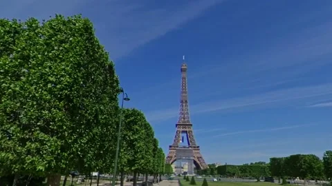 PARIS, COVID LOCKDOWN, EIFFEL TOWER CHAMP DE MARS, 360° CAMERA Video stock 154907538
