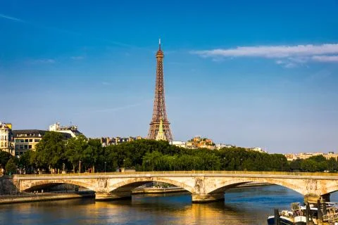 Paris Eiffel Tower and river Seine at sunset in Paris, France. Eiffel Tower i Stock Photos