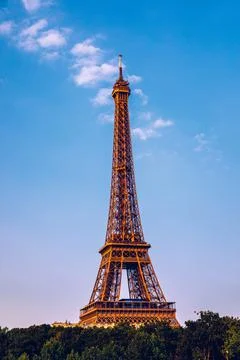 Paris Eiffel Tower and river Seine at sunset in Paris, France. Eiffel Tower i Stock Photos