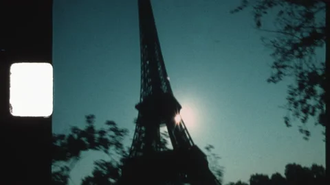 Paris Eiffel Tower in backlight - tracking shot - super8 Kodachrome film Stock-Footage 220508709