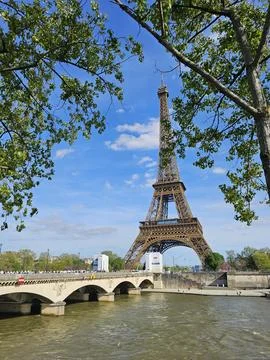 Paris Eiffel Tower, in spring with beautiful sky in the background 스톡 사진