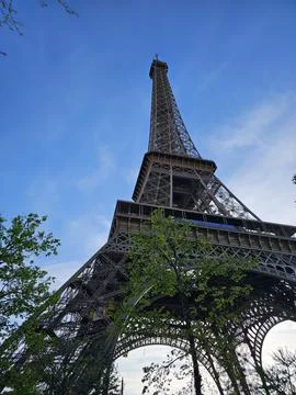 Paris Eiffel Tower, in spring with beautiful sky in the background 스톡 사진