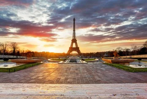 Paris, Eiffel tower at sunrise. 写真素材