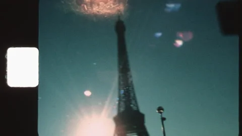 Paris Eiffel Tower - super8 Kodachrome film - backlight - lens flare 스톡 동영상 220507401