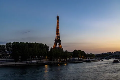 Paris Eiffel Tower Timelapse in 8k - Tour Eiffel in France 動画素材 209181450