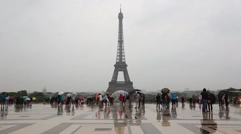 Paris, eiffel tower view from trocadero with tourists, rain Stock Footage 42866084