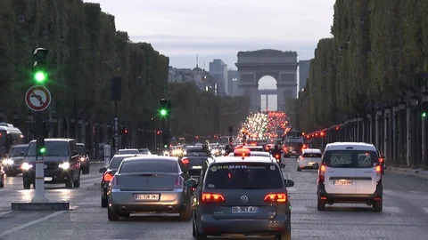 Paris. Evening view of the Champs-Élyséés from the Place de la Concorde. Stock Footage 102630379