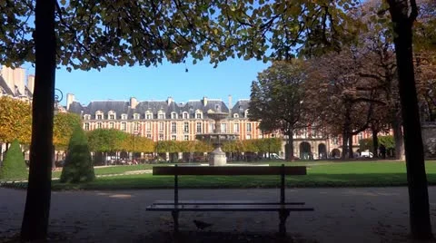 Paris in fall Vídeos de archivo 12659796