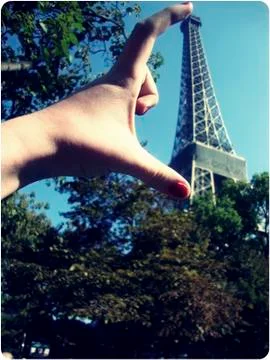 Paris, Hand and Eiffel Tower Stockfoto's