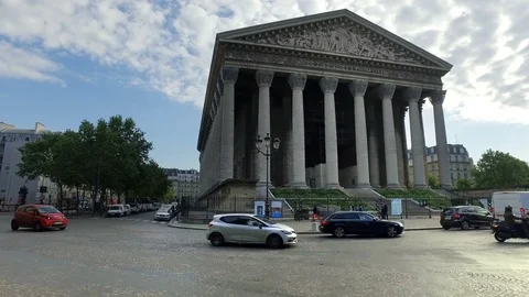 Paris, Hyperlapse of trafic in front of Eglise de la Madeleine Vidéo 98994330