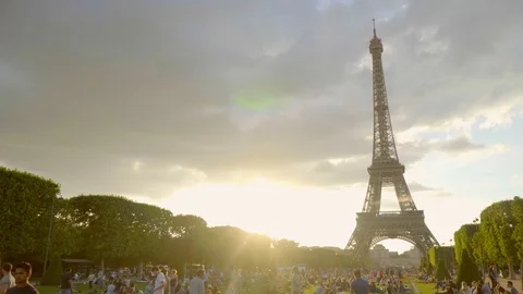 PARIS - JUNE 2018 : Eiffel tower daily in Paris, France Stock Footage 91801788
