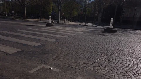 Paris Lock-down - Les Champs-elysées under covid19 (Coronavirus) Stock Footage 127483582