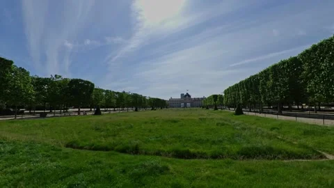 PARIS LOCKDOWN COVID EIFFEL TOWER CHAMP DE MARS ECOLE MILITAIRE 360° CAMERA Video stock 154907579