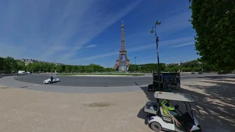 PARIS LOCKDOWN EIFFEL TOWER CHAMP DE  MARS 360° CAMERA Video stock 154908977