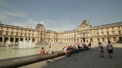 Paris Louvre panning shot Video stock 32249052