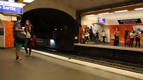 Paris - Metro Vídeos de archivo 36264905