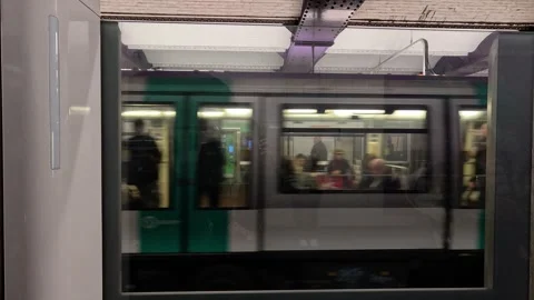 Paris Metro Train Arrival and Departure 動画素材 303804163