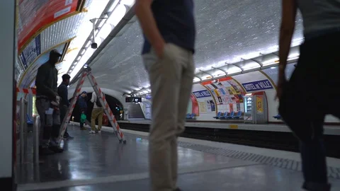 Paris Metro train wagon 動画素材 114592707