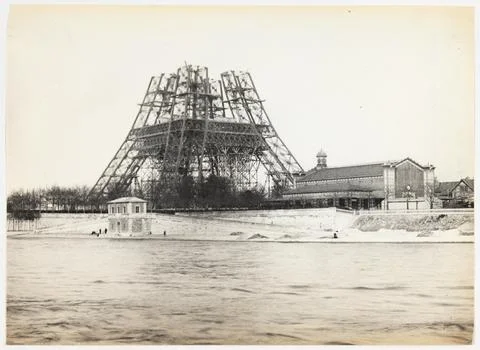 Paris museums, The Eiffel Tower under construction. The train station on the rig Photos