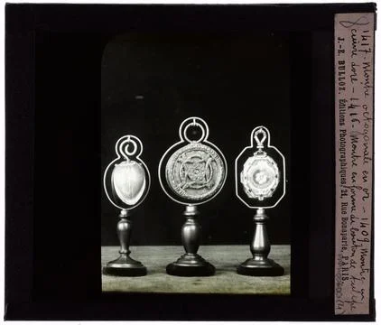 Paris Museums, Watchmaking. Showcase objects. Watches. Silverware. Three watches Foto stock