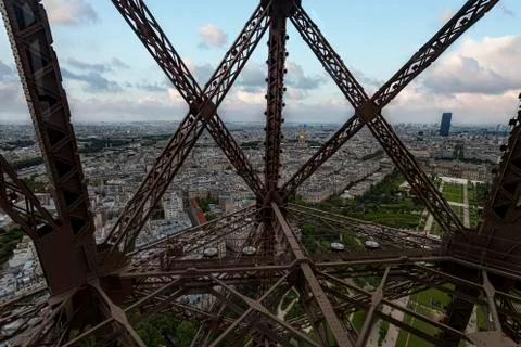 Paris panorama view front Eiffel tower lift throughout the steel bars screwed Stock-Fotos