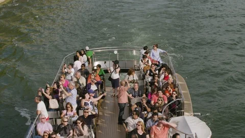 PARIS PASSENGER BOAT HIGH ANGLE 動画素材 95976279