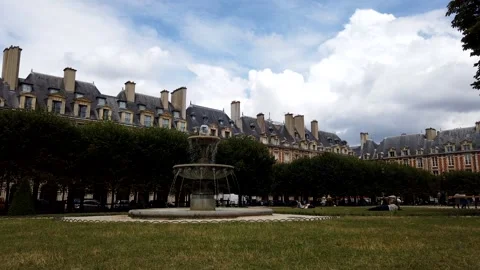 Paris place des vosges Timelapse Stock Footage 136773353