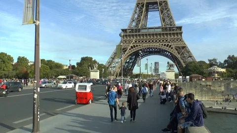 Paris. Pont d'Iéna. Traffic on the background of the Tour Eiffel. Video stock 103487494