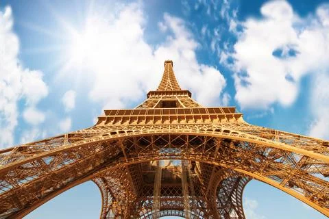 Paris. Powerful structure of Magnificent Eiffel Tower at sunset Paris. Pow... Foto stock