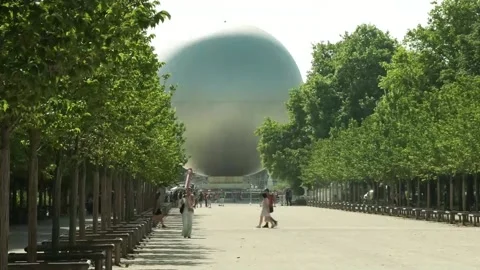 Paris prepares the return of the Olympic cauldron to the Jardin des Tuileries, P Video stock 311173917