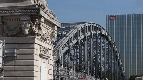 Paris Quay 4 train 5 Stock Footage 39680719