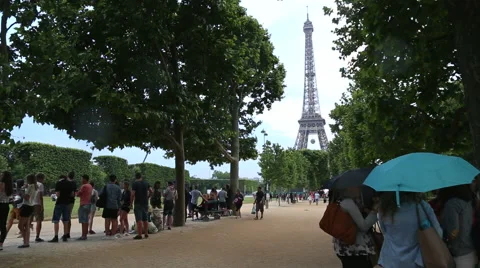 Paris on a rainy day Video stock 51241116