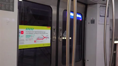 Paris RER train doors closing at station platform, June 15 2025 Video stock 311321358