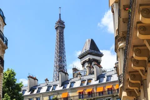 Paris rooftops against a backdrop of Eiffel Tower Foto stock