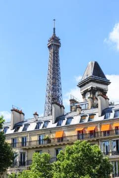 Paris rooftops against a backdrop of Eiffel Tower Foto stock
