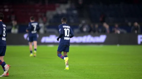 Paris Saint-Germain (PSG) VS LOSC - Ligue 1 (2026) Stock-Footage 340537888