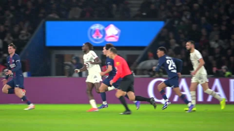 Paris Saint-Germain (PSG) VS LOSC - Ligue 1 (2026) 動画素材 340537895