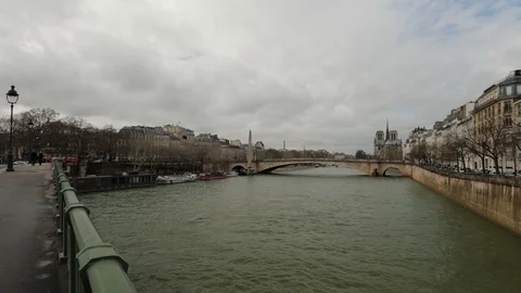 Paris, Seine River on a cloudy day Video stock 128273600