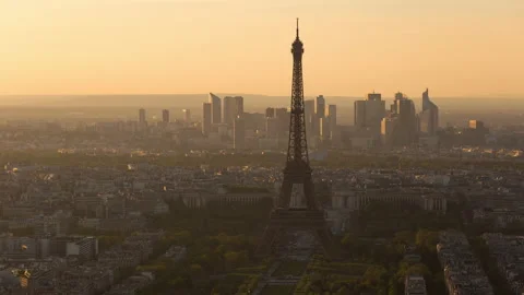 Paris skyline and Eiffel Tower Timelapse sunset Video stock 163352739