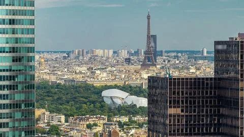 Paris skyline overview and Eiffel Tower timelapse from the top of the skyscra 스톡 사진
