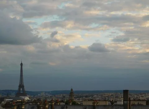 Paris Skyline at Sunset 库存照片