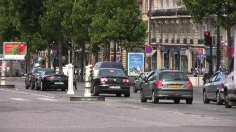 Paris streets 9 Champs-Elysées Police car Vídeo Stock 282763