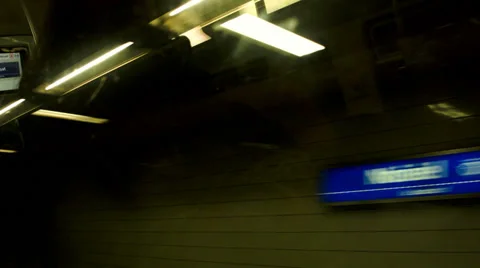 Paris subway train stations. 動画素材 39567468