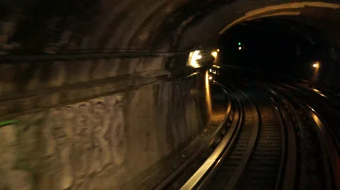 Paris subway tunnel Video stock 33067063