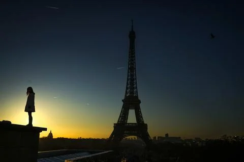 Paris sunset Eiffel tower cityscape with vibrant colors Stock Photos