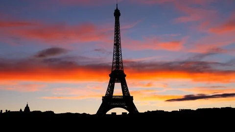 Paris: Time Lapse with Eiffel Tower at Twilight, France 库存影片 110625527