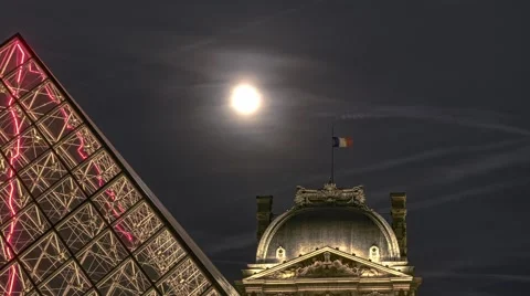 Paris, timelapse of the pyramid at the Louvre Stock Footage 56581203