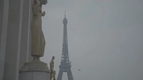 Paris, Tour Eiffel 2 Stockbeeldmateriaal 228823348