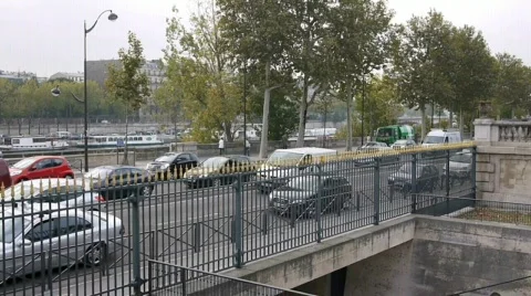 Paris traffic 11. Stock Footage 878564